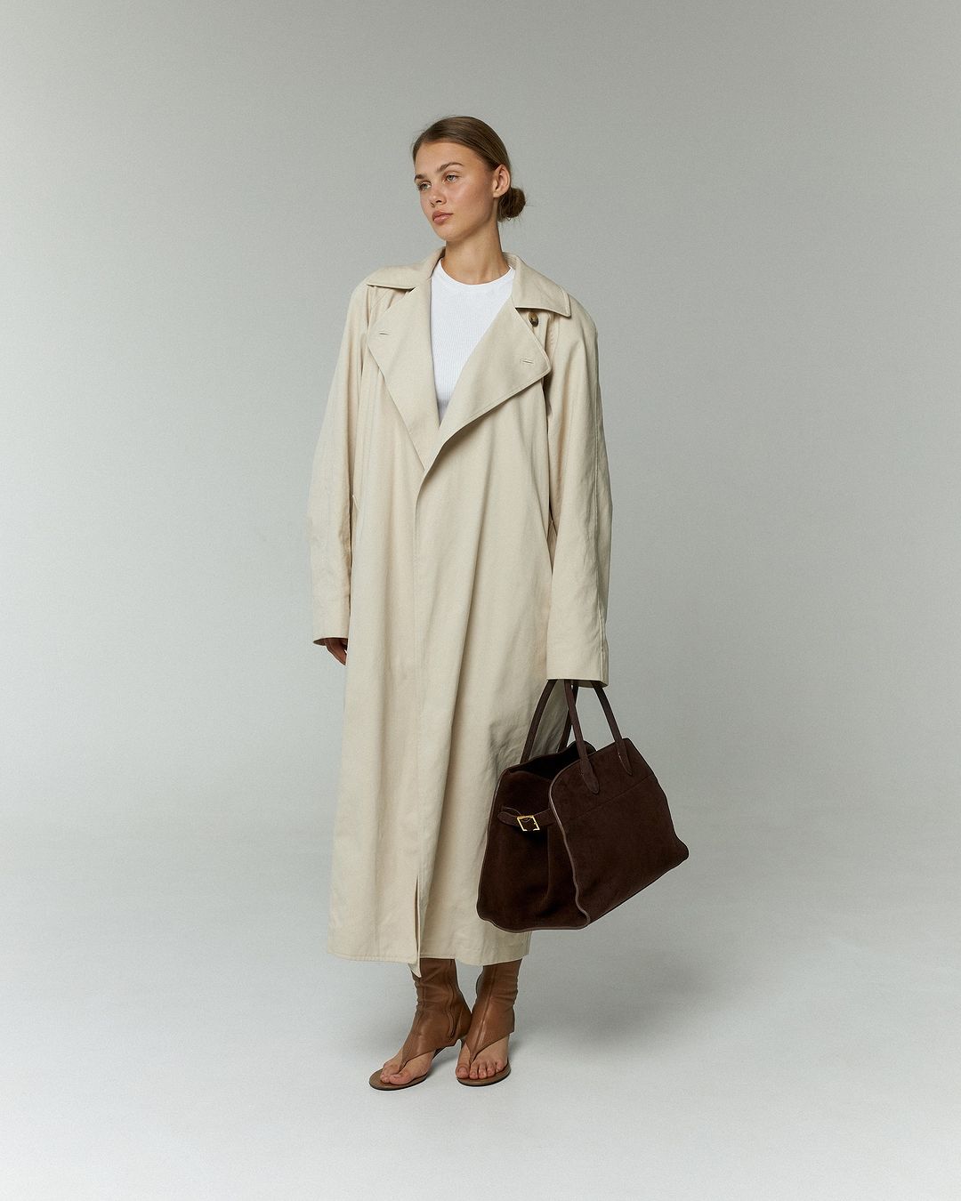 Amelise Tote | Luxe dames tas van suède met gouden details en ruim design