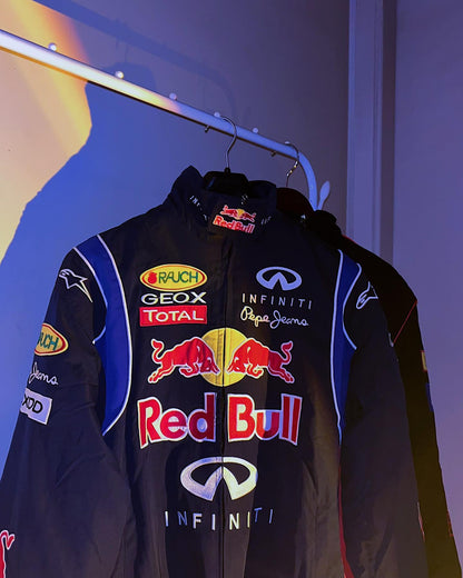 Rafaella Red Bull Racing jas unisex – oversized streetwear jack met sponsorlogo’s