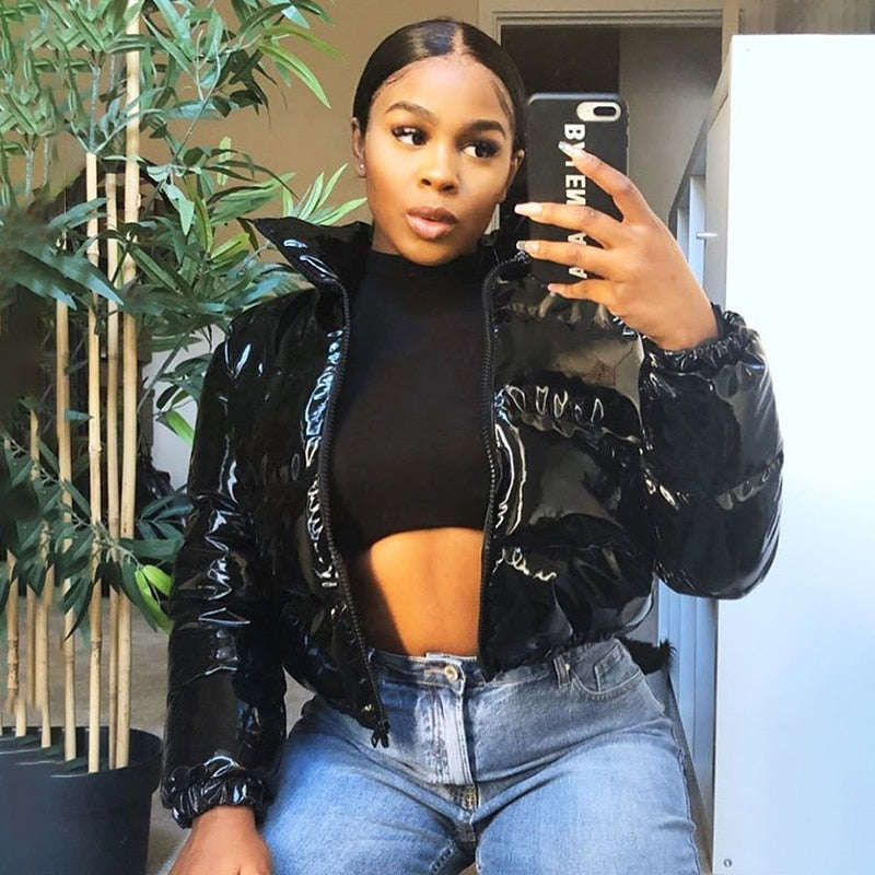 Awiti Cropped Pufferjas | Glanzende PU-Leren Winterjas met Edgy Look