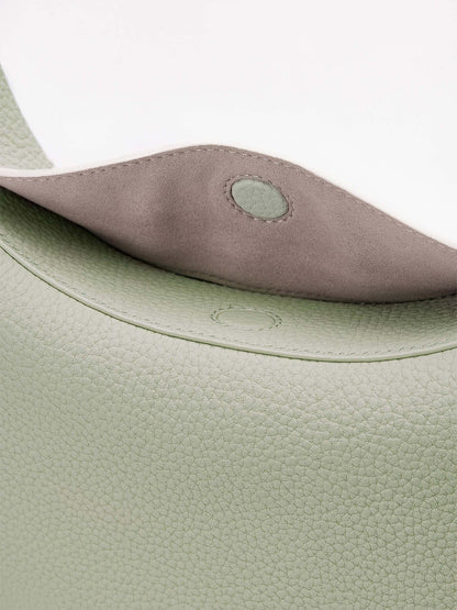 Sophie Schoudertas | Elegante Halvemaanvormige Leren Tas met Gouden Details