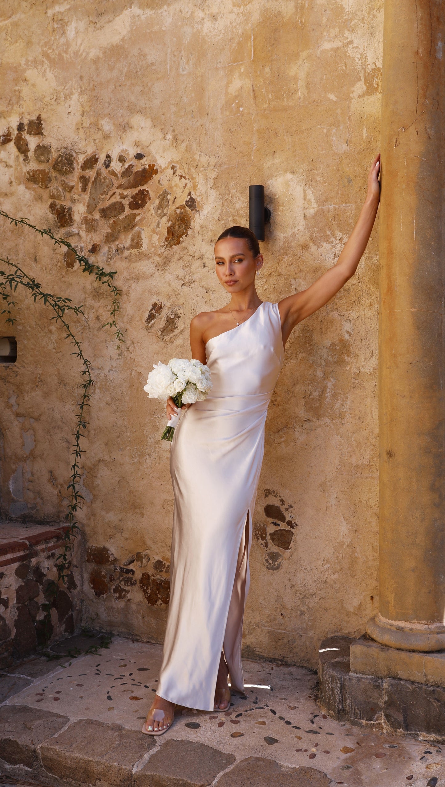 Bianca Maxi Jurk | One-Shoulder Avondjurk met Geplooide Taille en Elegante Zijsplit