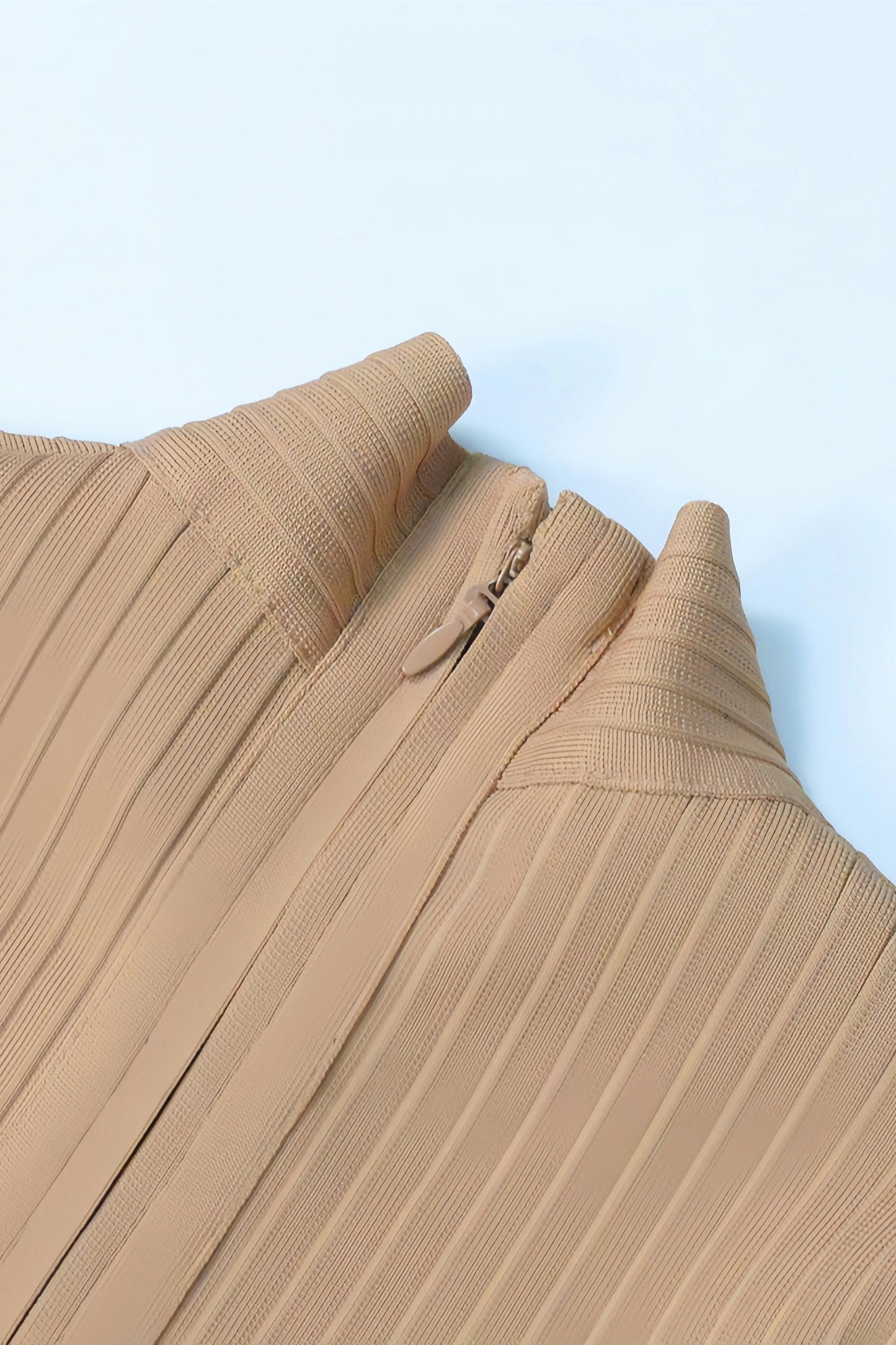 Valentina Jurk | Stijlvolle Midi-Jurk met Opstaande Kraag en Elegante Pasvorm