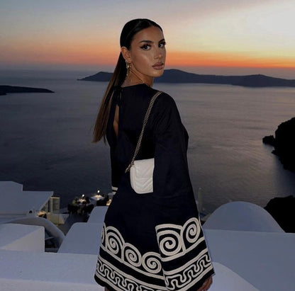 Raffaella Jurk | Geborduurde Damesjurk met Opstaande Kraag en Losse Pasvorm