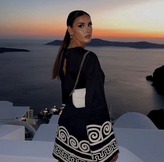 Raffaella Jurk | Geborduurde Damesjurk met Opstaande Kraag en Losse Pasvorm