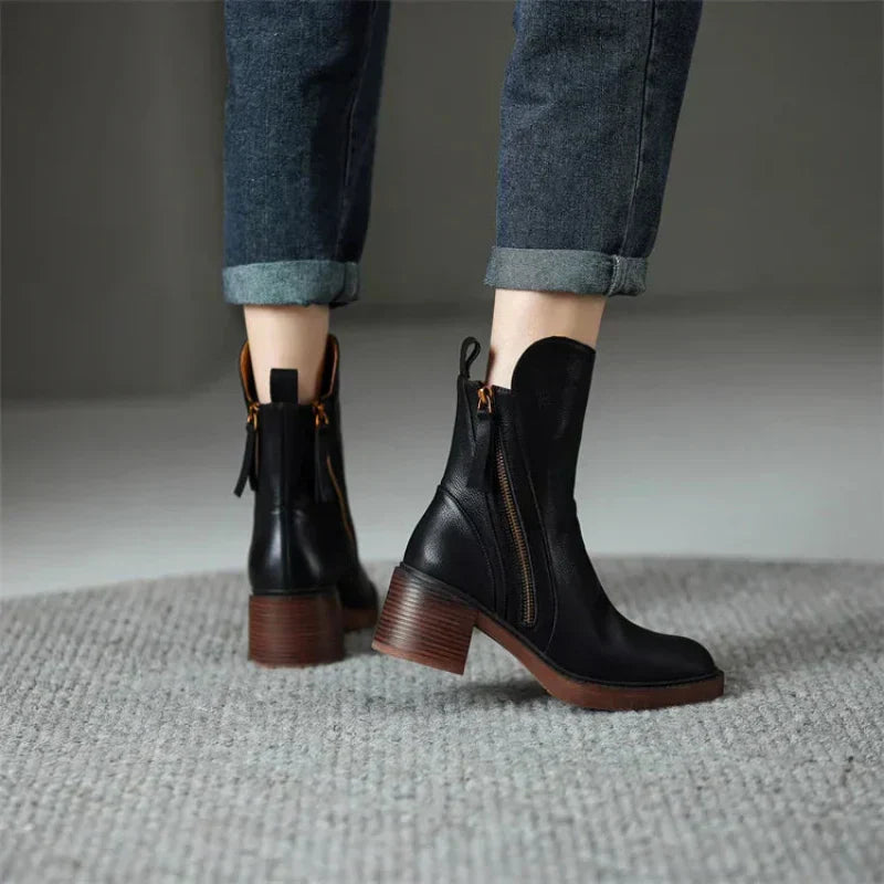 Claudia Enkellaarsjes dames met rits – elegante boots met blokhak en strikdetail achter