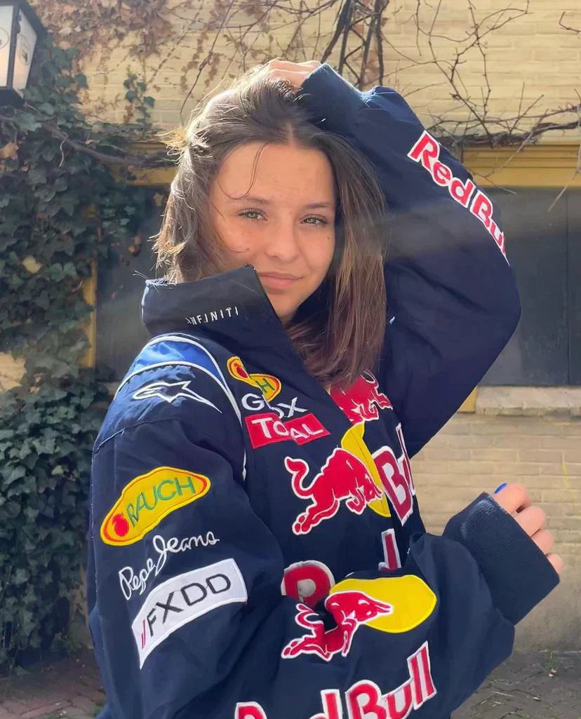 Rafaella Red Bull Racing jas unisex – oversized streetwear jack met sponsorlogo’s