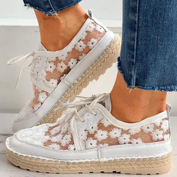 Arabella Schoenen | Luchtige Damesinstappers met Geborduurd Bloemendesign